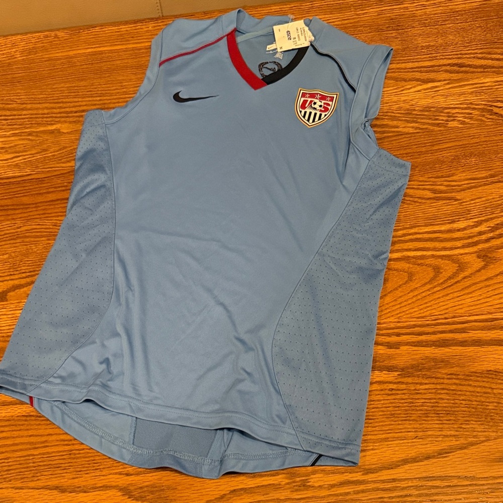 NWT Women’s USWNT Soccer Training Jersey - M